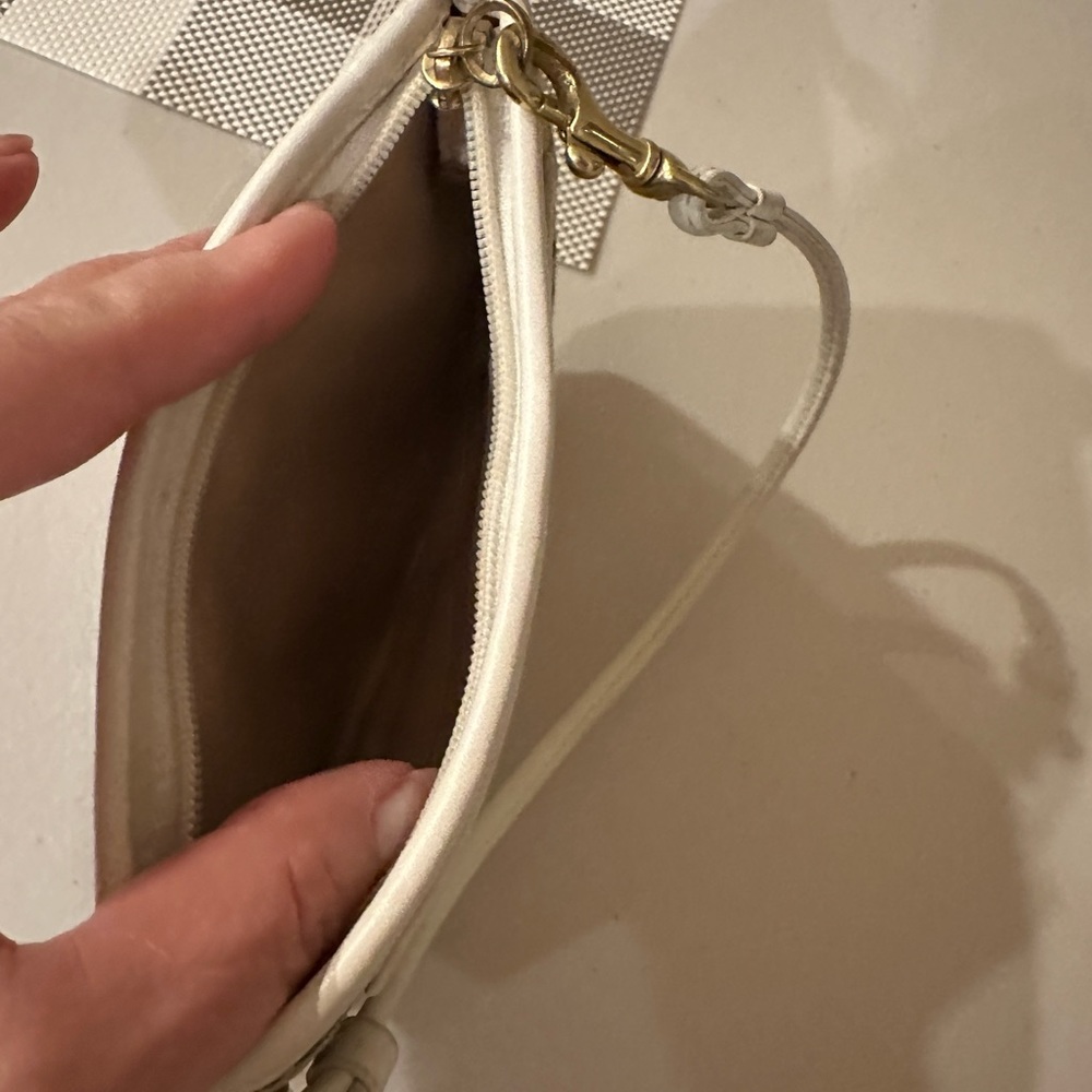 Coach wristlet excellent condition $18 - Picture 4 of 4